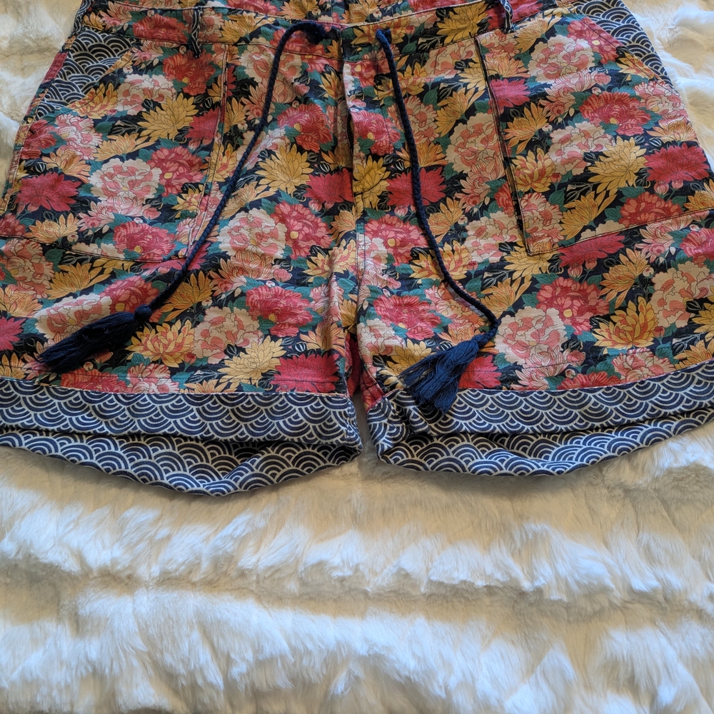 Sundance Floral Women's Cargo Shorts with Navy Trim